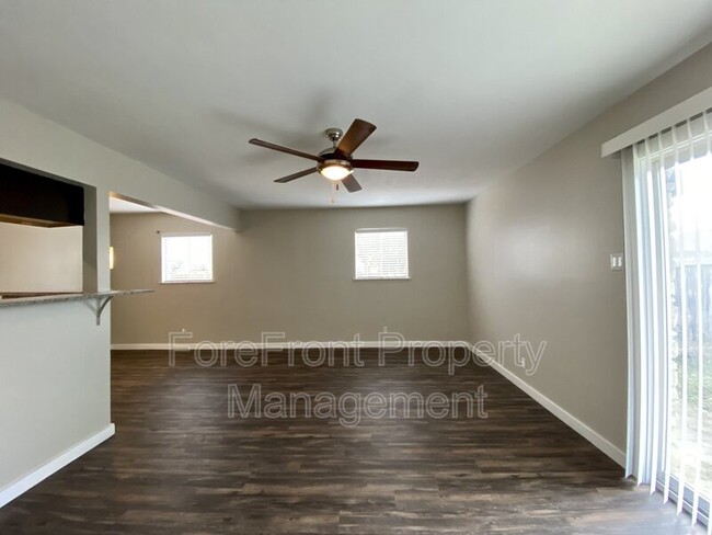 Building Photo - 731 Byrnes Dr