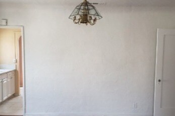 Building Photo - 1466 S Crest Dr