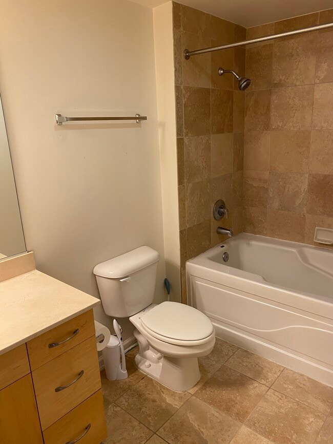 Building Photo - 440 L St NW