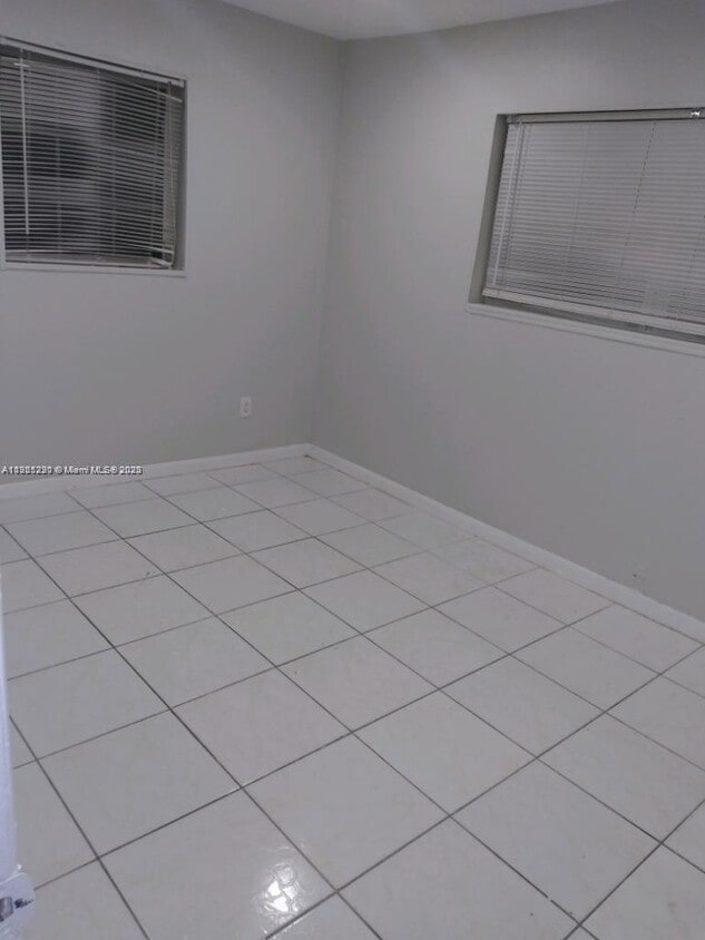 Building Photo - 3600 SW 32 Ave