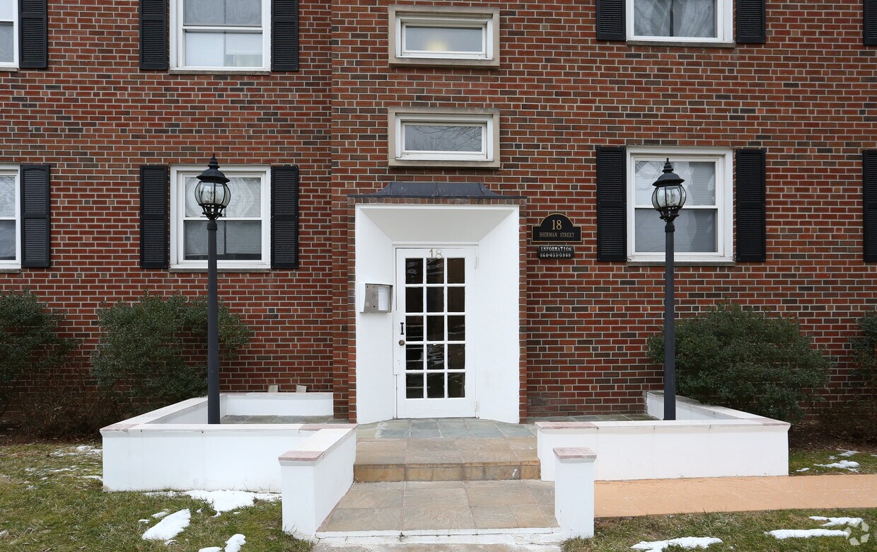 Building Photo - 18 Sherman St