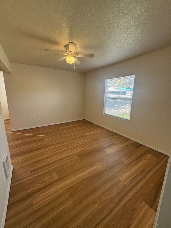 Foto del edificio - 1348 12th St SE