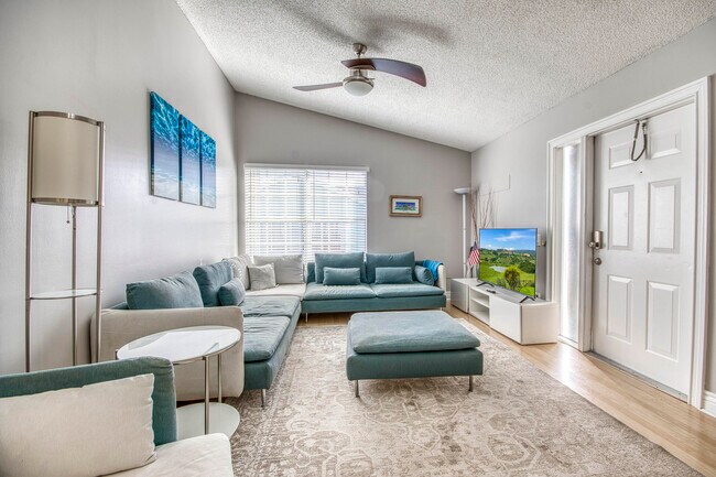 Foto del edificio - 619 Waterside Dr