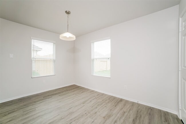 Foto del edificio - 418 Brushback Dr