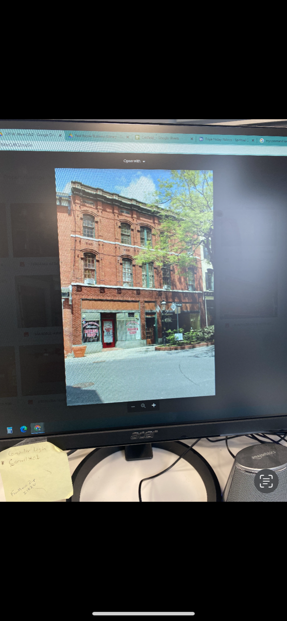 Foto del edificio - 235 W Main St