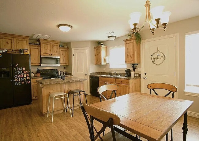 Building Photo - 543 Countryside Ave