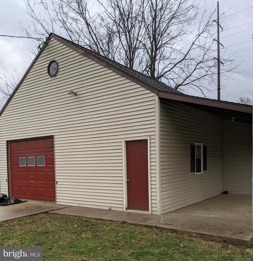 301 Wall St, Hummelstown, PA 17036 House Rental in Hummelstown, PA