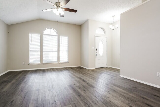 Building Photo - 2363 Kelton St