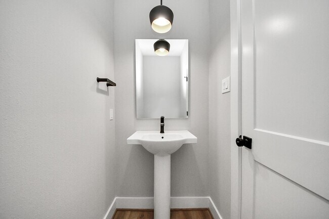 Foto del edificio - 5811 Francis Oak Ln