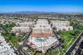 Foto del edificio - 7840 E Camelback Rd