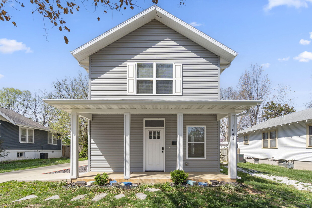 Primary Photo - 1041 E Delmar St