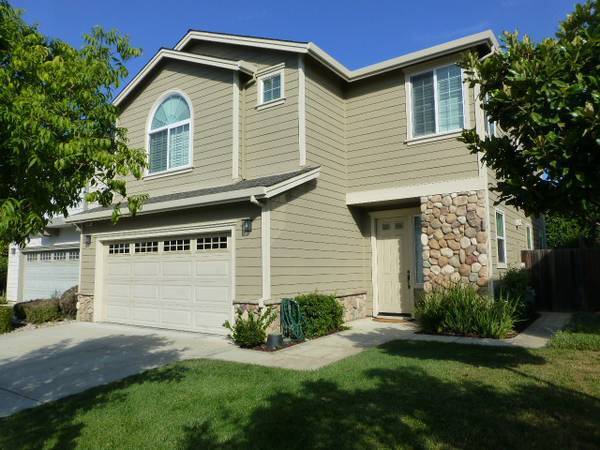 Foto principal - Coming Soon! Beautiful and Spacious 4 Bedr...