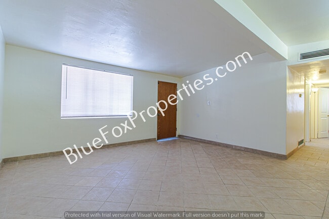 Foto del edificio - 4825 E 23rd St