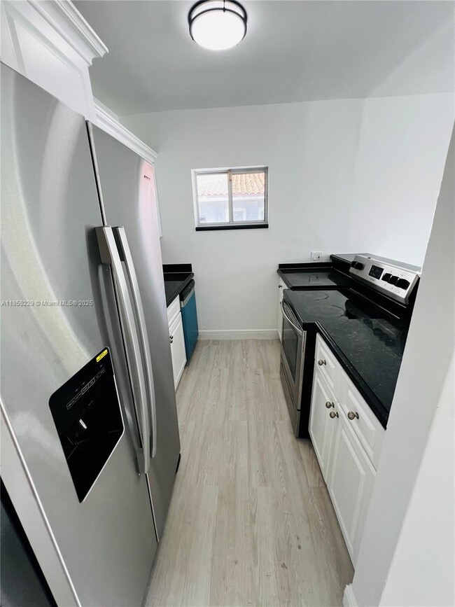 Building Photo - 2033 Calais Dr
