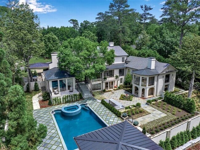 Foto del edificio - 3625 Tuxedo Rd NW