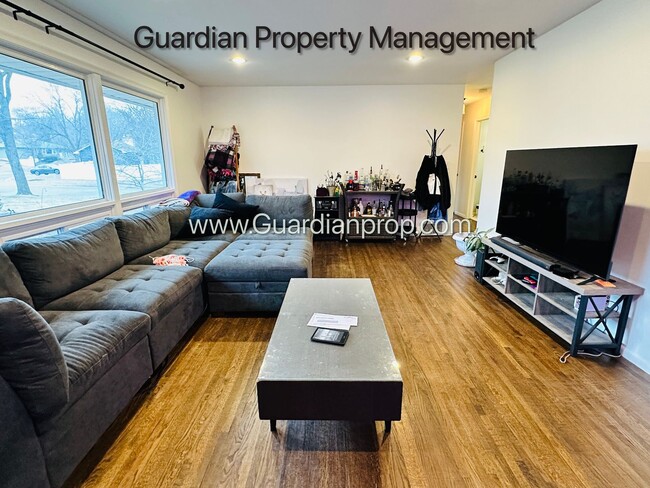 Foto del edificio - St Louis Park Single Family Home, Corner L...