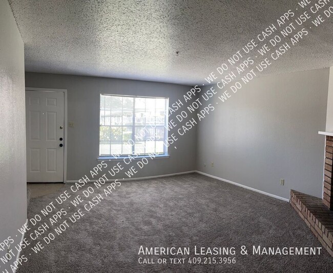 Building Photo - NEW PRICE & MOVE-IN SPECIAL!