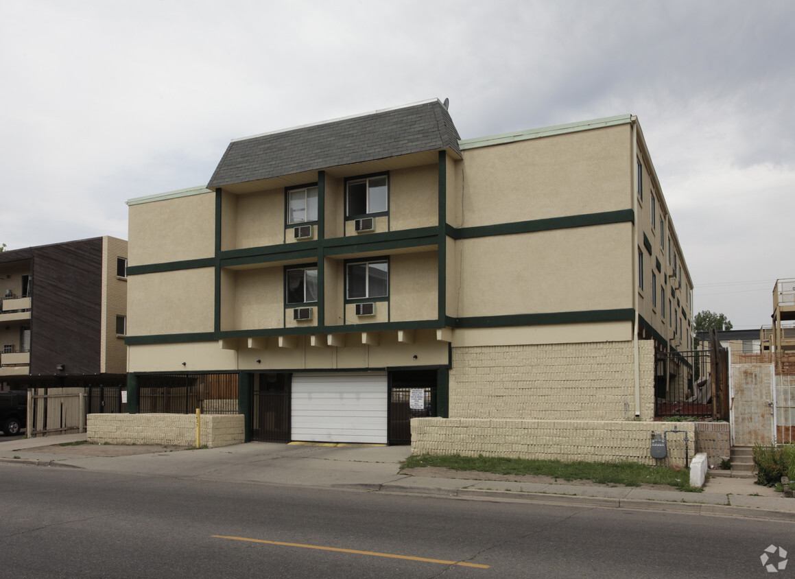 Primary Photo - 1425 Yosemite St