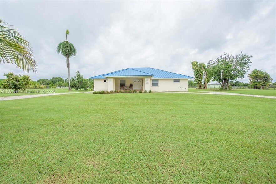 Foto principal - 19275 SW 256th St
