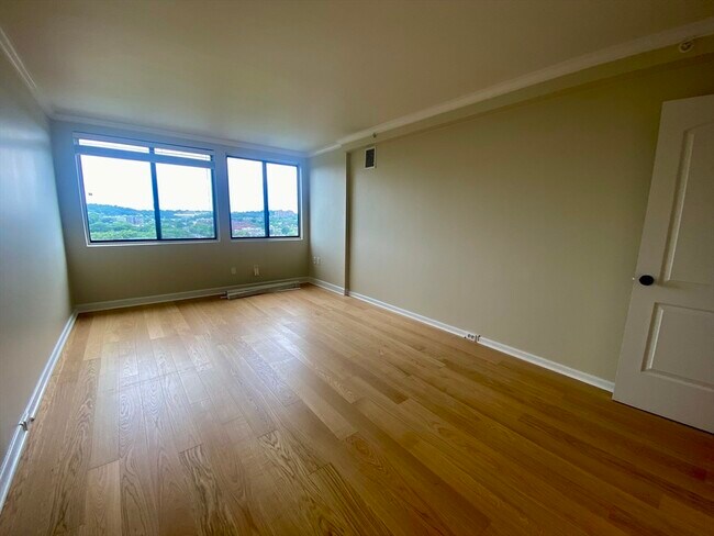 Foto del edificio - 1731 Beacon St