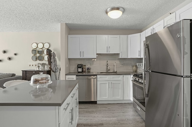 Foto del edificio - 578 N State St