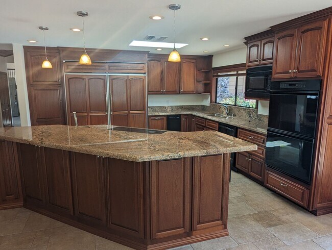 Building Photo - Luxury 5 Bedroom Home in Palo Verde Ranch