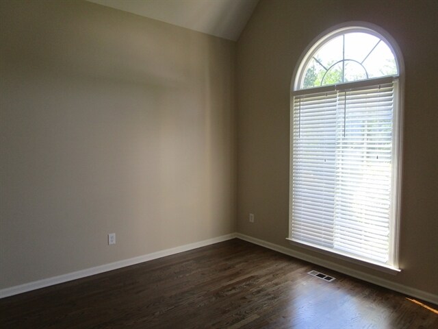 Foto del edificio - 623 Redwood Ln