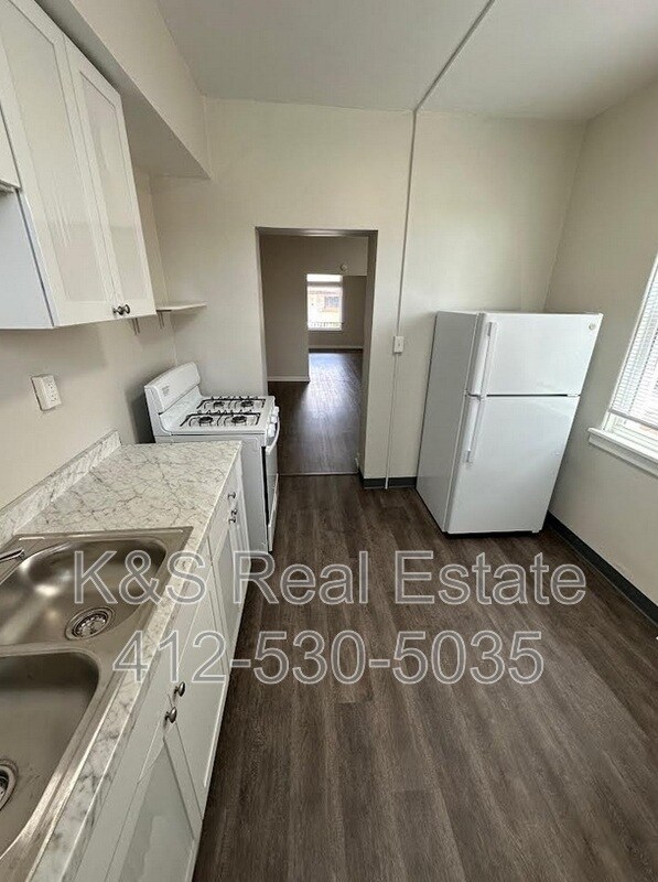 Building Photo - 527 Marwood Ave