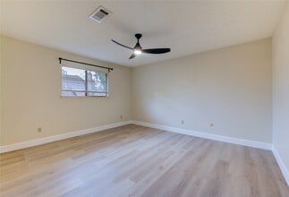 Building Photo - 714 Last Arrow Dr