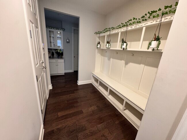 Foto del edificio - 455 Tender Oaks Ln N