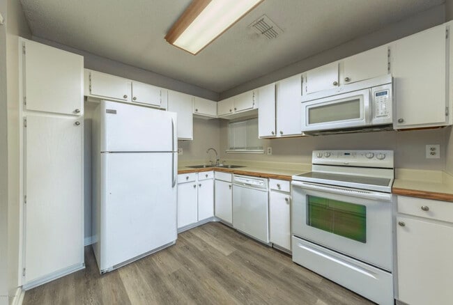 Kitchen Area - 913 St Landry St