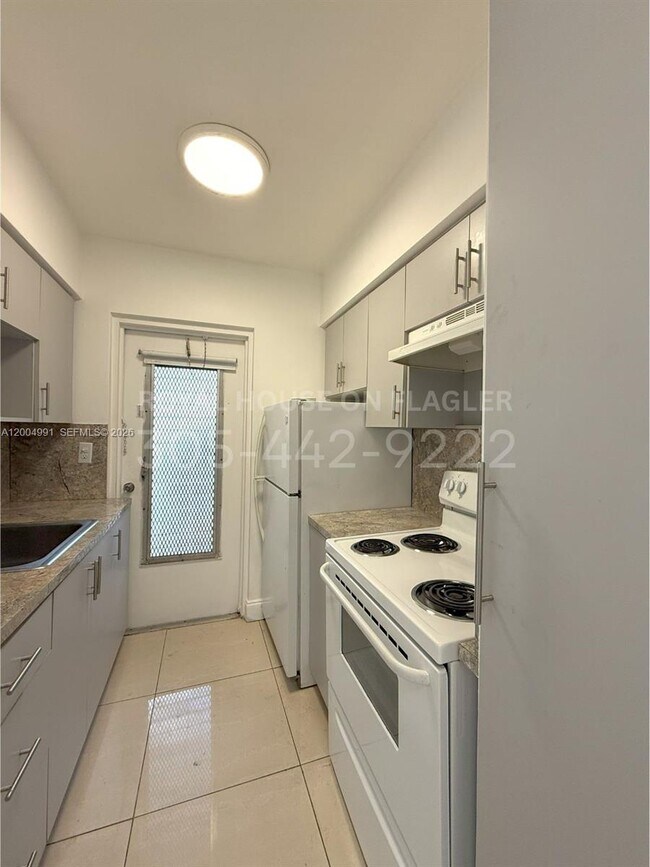 Foto del edificio - 4410 W Flagler St