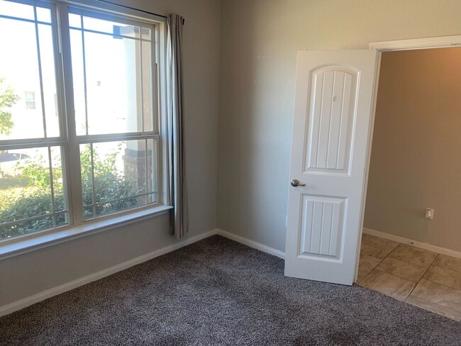 Foto del edificio - *COMING SOON* Comfort & Convenience – 2-Story Home with Fenced Backyard!