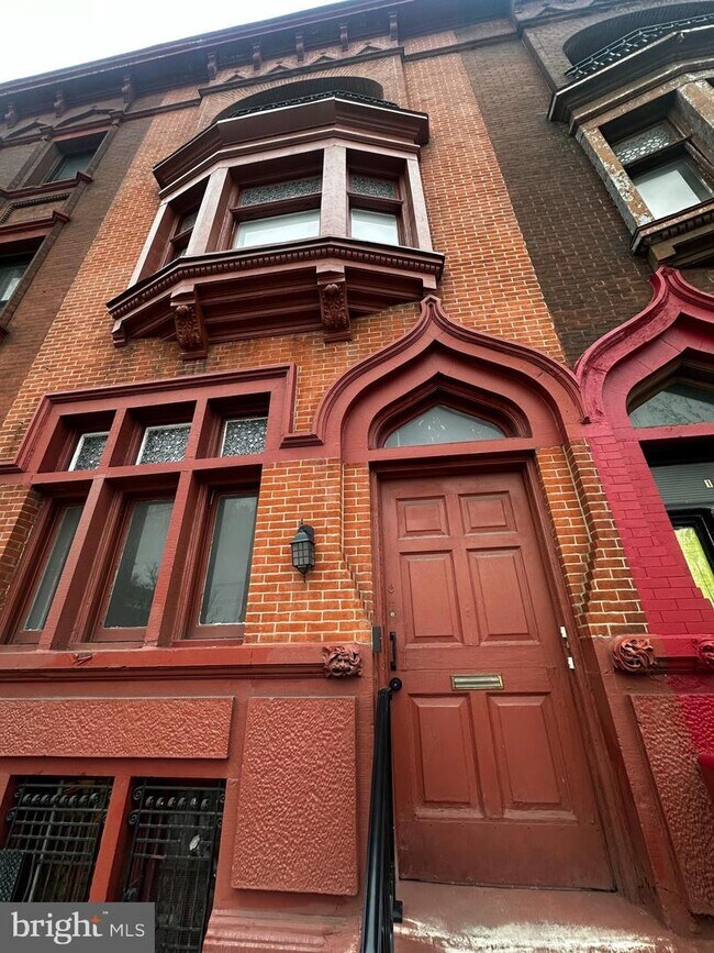 Building Photo - 1824 W Girard Ave