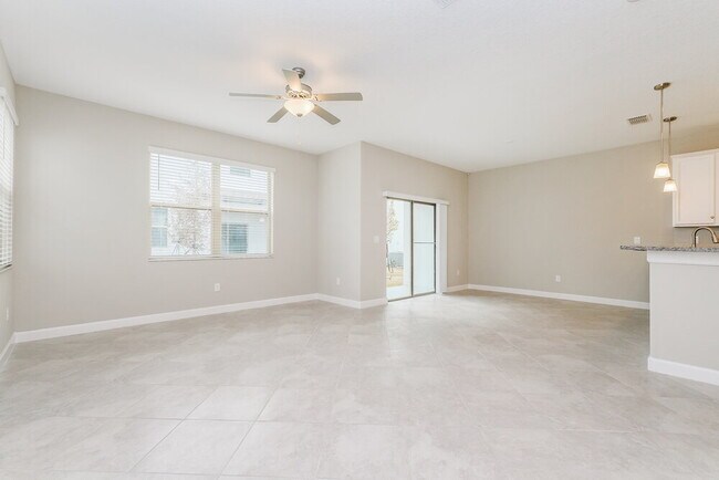 Building Photo - 2856 Coach Manors Way