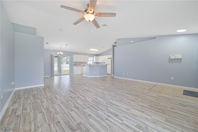 Foto del edificio - 3445 NE 8th Pl