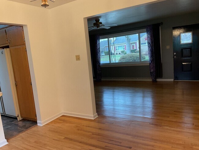 Building Photo - 3 br, 2 bath House - 53 CENTER DR