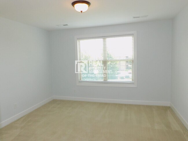 Foto del edificio - Beautiful 3 Bed / 2.5 Bath Home in NW Scho...