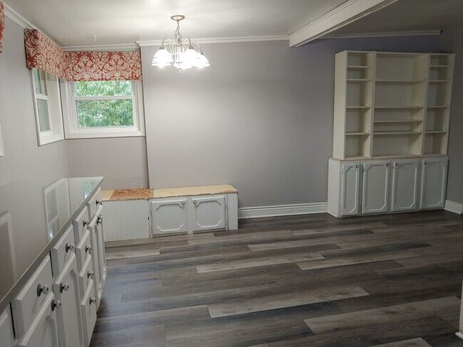 Foto del edificio - Charming 2 Bedroom Cottage with an Office