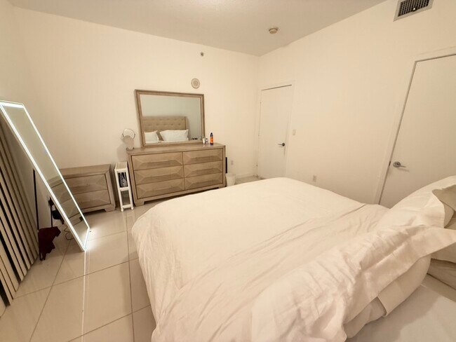 Foto del edificio - 79 SW 12th St