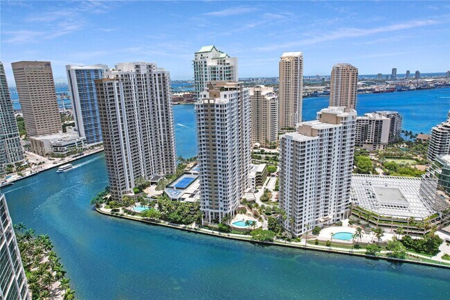 Foto del edificio - 801 Brickell Key Blvd