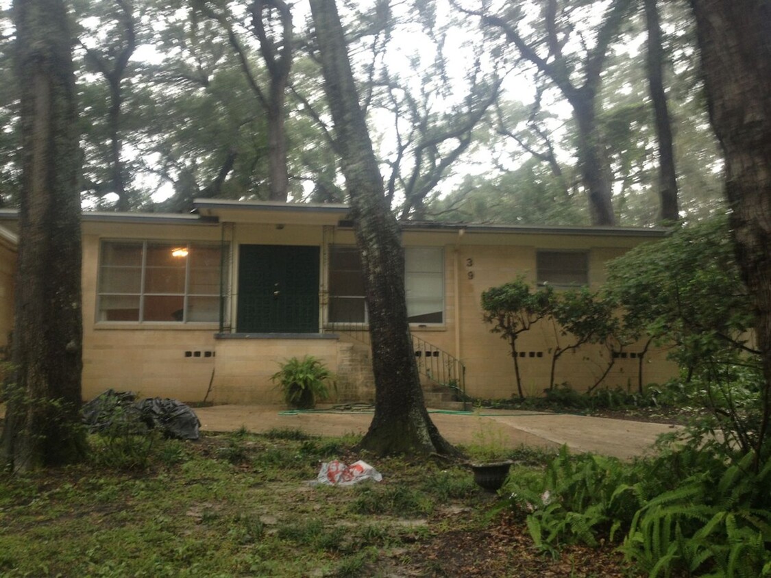 Primary Photo - Charming 3BR/2BA Home with Elegant Feature...