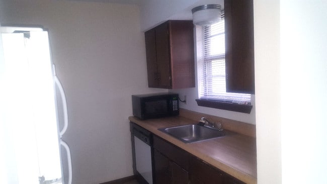 Building Photo - 3300 Albany Ct