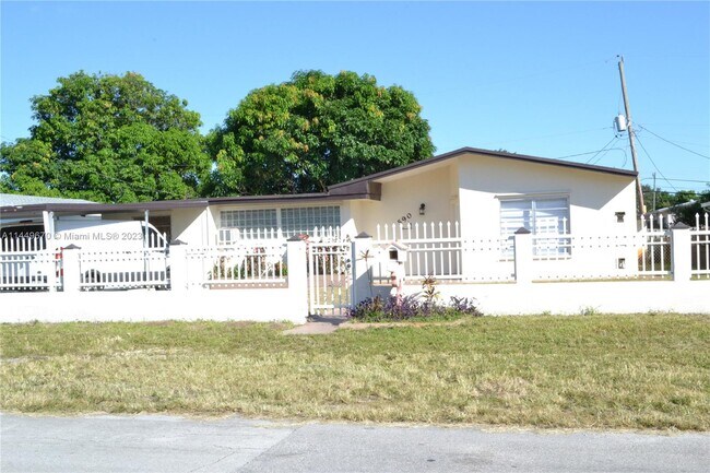 Building Photo - 590 Harem Ave