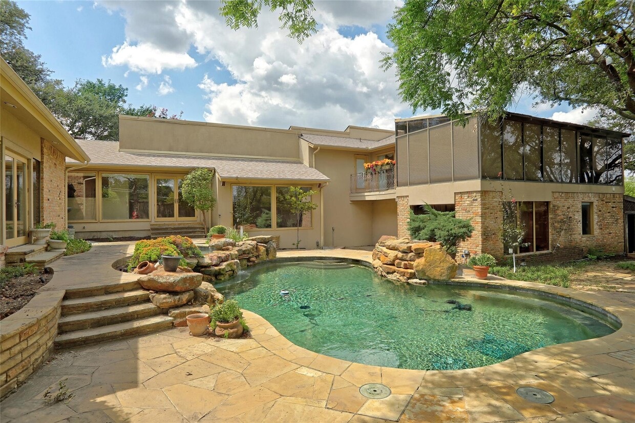 Primary Photo - 10695 Pagewood Dr