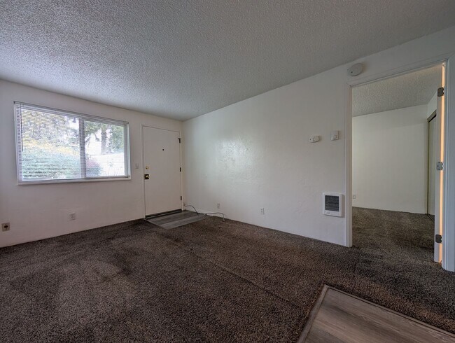 Foto del edificio - Updated 1-Bedroom, 1-Bath Apartment With On-site Laundry in Springfield!