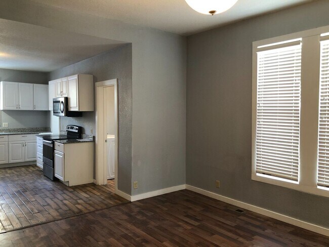 Building Photo - 421 Mount Ida