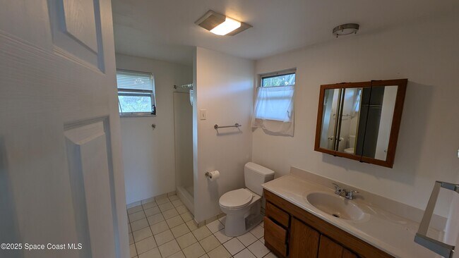 Building Photo - 1712 Glendon Dr