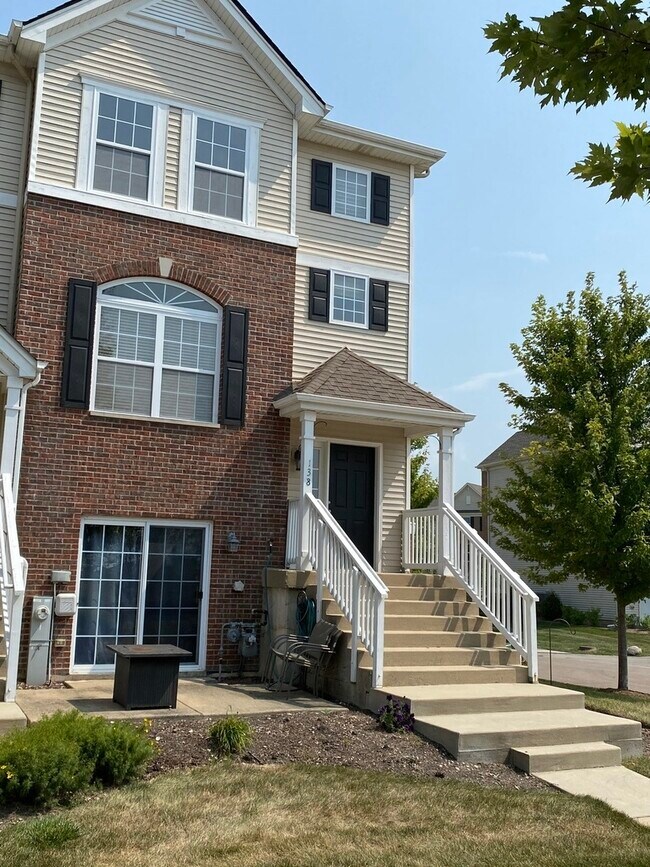 Building Photo - 138 Lakeshore Dr