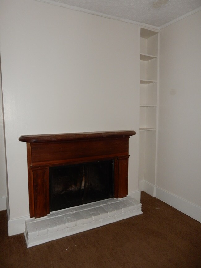 Building Photo - 2644 Catalpa Dr